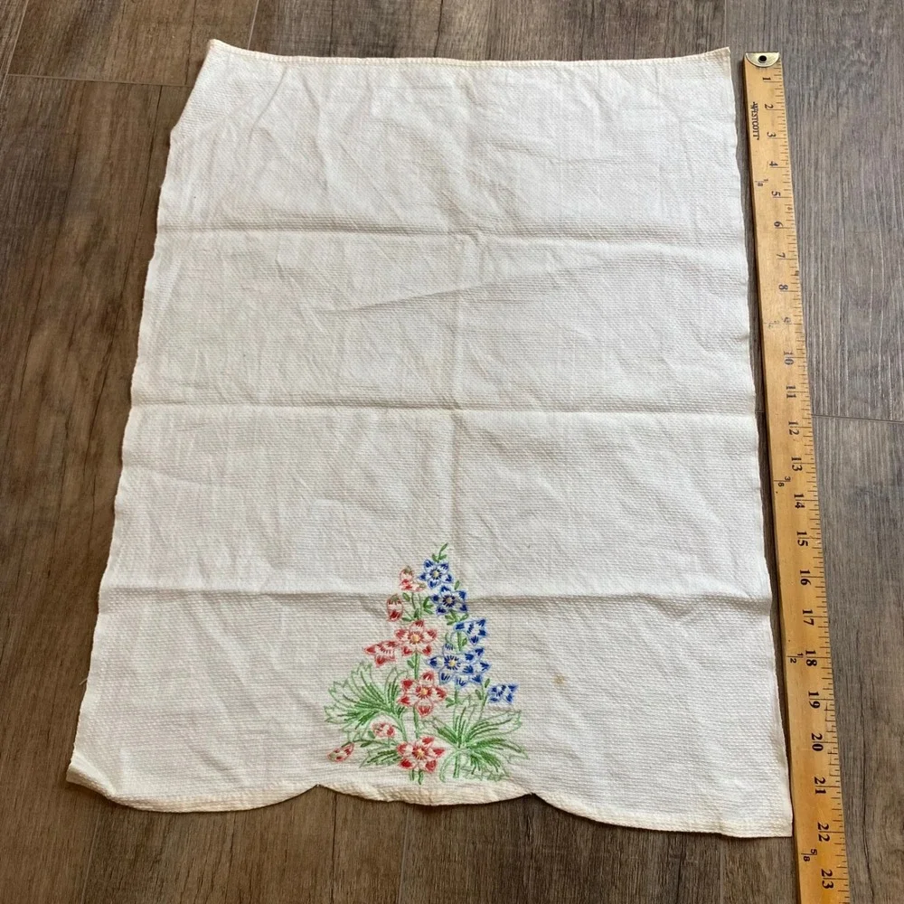 Vintage Hand Embroidered Floral Tea Towels Set of 2 Scalloped Edge Cream
